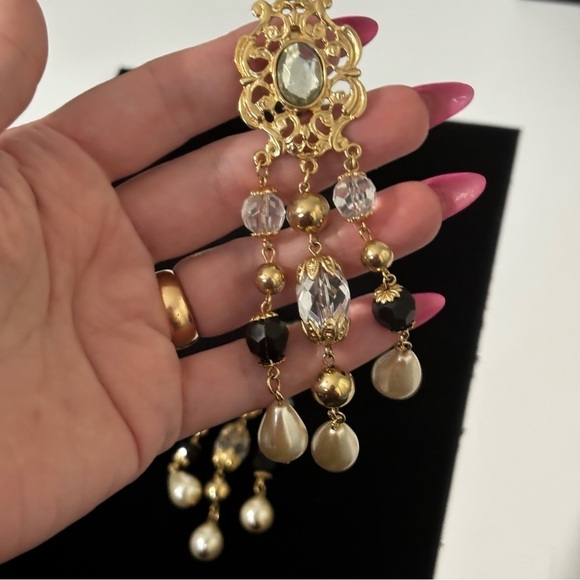 Vintage gold tone faux pearl rhinestone long chain cha style clip on - Picture 4 of 8